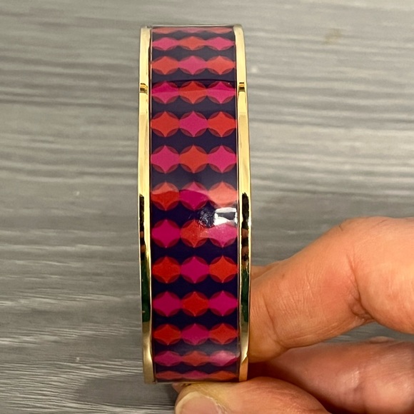 Avon Hinged Bangle Bracelet with Purple, Pink, and Coral Abstract Design - Picture 5 of 8